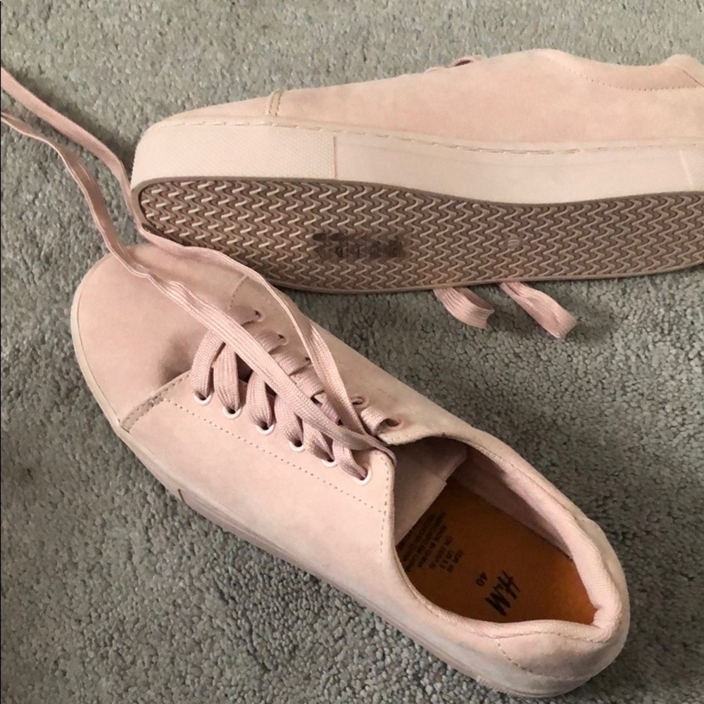 Casual sneakers